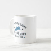 Mug Mes Chaussures De Course Ont Plus De Miles Que Vot (Devant gauche)