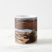 Mug Mesa Arch et Tumbleweed à Canyonlands (Centre)