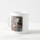 Mug Mess abandonné dans les affaires abandonnées (Devant gauche)