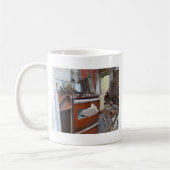 Mug Mess abandonné dans les affaires abandonnées (Gauche)