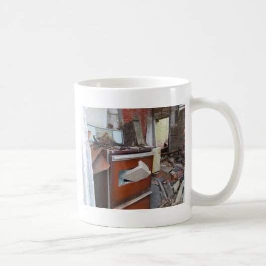 Mug Mess abandonné dans les affaires abandonnées (Droite)