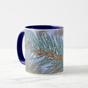 Mug met tak van pijnboom, sneeuw en winterkunst mok