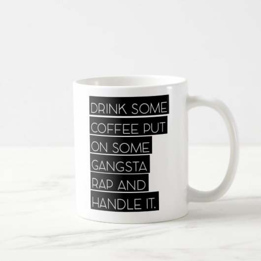 Mug Mettez dessus un certain coup sec et dur de (Droite)
