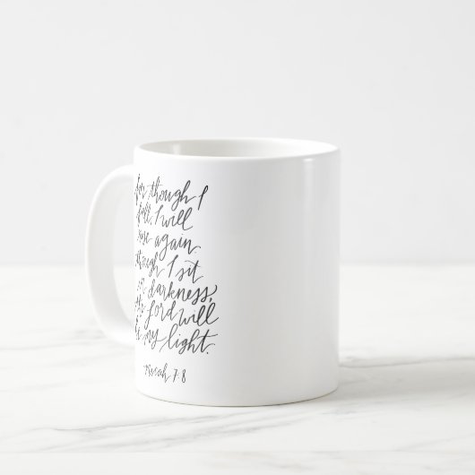 Mug Micah 7:8 Bible Verse (Devant gauche)