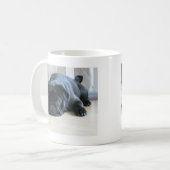 Mug Mignon Bouledogue Noir Endormi (Devant gauche)