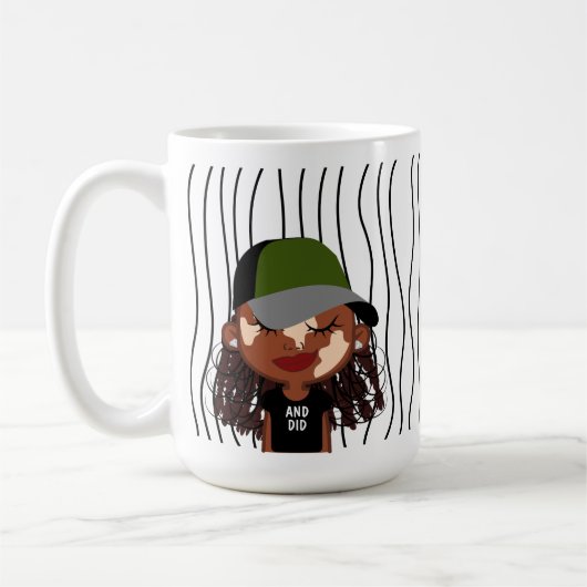 Mug Mignonne Femme Qui Soupçonne A Frappé De La Mug. C (Gauche)