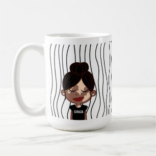 Mug Mignonne Femme Qui Soupçonne A Frappé De La Mug. C