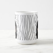 Mug Mignonne Femme Qui Soupçonne A Frappé De La Mug. C (Centre)