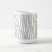 Mug Mignonne Femme Qui Soupçonne A Frappé De La Mug. C (Centre)