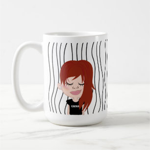 Mug Mignonne Femme Qui Soupçonne A Frappé De La Mug. C