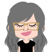 Mug Mignonne Femme Qui Soupçonne A Frappé De La Mug. C