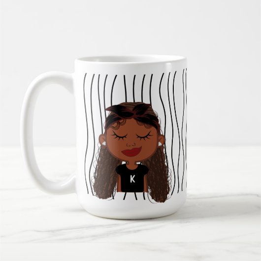 Mug Mignonne Femme Qui Soupçonne A Frappé De La Mug. C (Gauche)