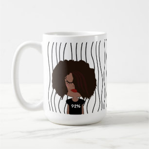 Mug Mignonne Femme Qui Soupçonne A Frappé De La Mug. C