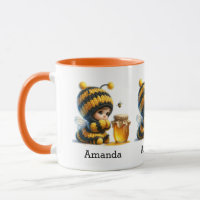 Mignonne fille en costume d'abeille avec miel