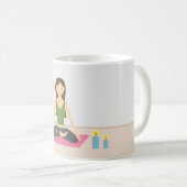 Mug Mignonne Fille Faisant Du Yoga Dans Une Jolie Sall (Devant droit)