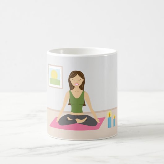 Mug Mignonne Fille Faisant Du Yoga Dans Une Jolie Sall (Centre)