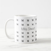Mug Milla nom personnalisé répétant noir initial sur b (Gauche)