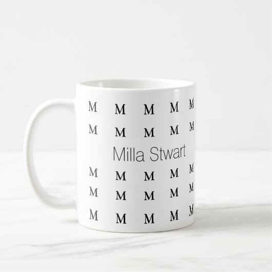 Mug Milla nom personnalisé répétant noir initial sur b (Gauche)