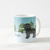Mug Mini Goldendoodle noir dans une forêt hivernale (Devant droit)