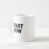 Mug Minimalist bold start now text (Devant gauche)