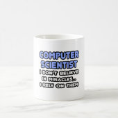 Mug Miracles et informaticiens (Centre)