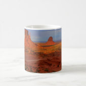 Mug Mittens, Monument valley, AZ (Centre)