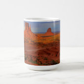 Mug Mittens, Monument valley, AZ (Centre)