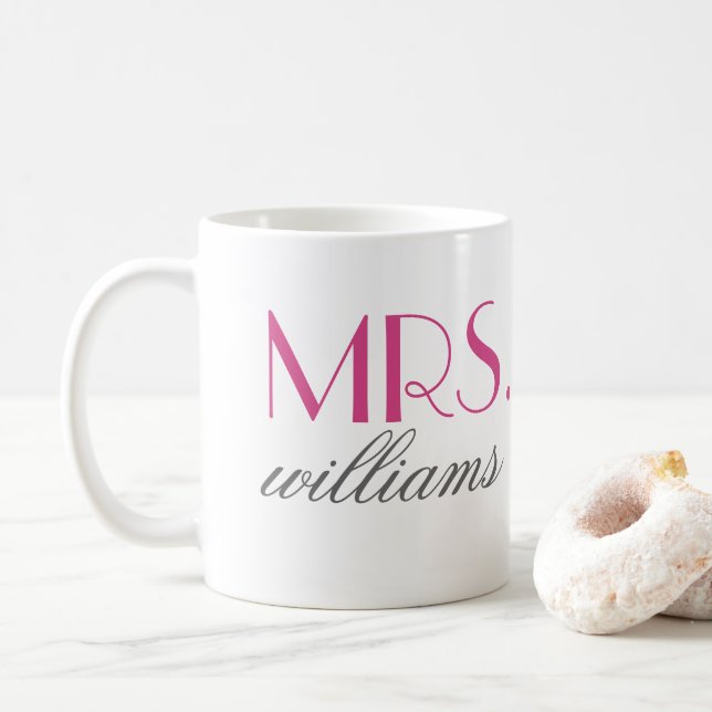 Mug Mme Elegant Hot Pink Mariage personnalisé Monogram (Avec donut)