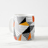 Mug Mode triangulaire : Élégance Polygonale Vintage. (Devant gauche)