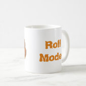 Mug Modèle de rouleau de cannelle à pain (Devant droit)