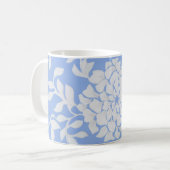 Mug Modèle floral bleu et blanc personnalisé (Devant gauche)