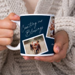 Mug Modern Elegant 4 Photo Collage Famille Cadeau<br><div class="desc">Moderne Elégant 4 Photo Collage Famille Cadeau Giant Café Mug. Cliquez sur le bouton Modifier pour customiser cette conception avec vos propres photos et texte. La couleur rouge arrière - plan peut être changée.</div>