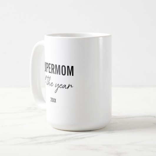Mug Modern Simple Black and White Script Supermom (Devant gauche)
