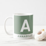 Mug Moderne bold colorblock sauge vert personnalisé<br><div class="desc">Nom personnalisé moderne en caractères gras girly sauge vert. Avec espace pour les initiales et le nom. Les couleurs peuvent être changées.</div>