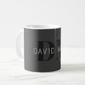 Mug Moderne Gris Foncé & Nom et Monogramme Modifiables (Devant gauche)