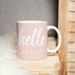 Mug Moderne Minimal Pastel Rose Bonjour Et Vous Nom<br><div class="desc">Moderne Minimal Pastel Rose Bonjour Et Vous Nom</div>