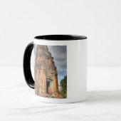 Mug Moine bouddhiste debout à la porte du temple (Devant gauche)