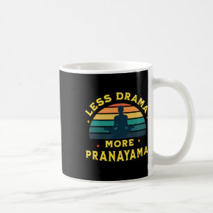Mug Moins de Drame, Plus de Pranayama Yoga Dessin Drôl