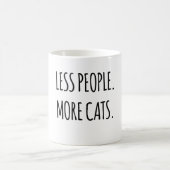 Mug Moins De Gens. Plus de chats. (Centre)