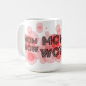Mug MOM WOW noir sur rouge | (Devant gauche)
