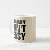 Mug MOMMIN'EST PAS FACILE, Drôle, MOMENT... (Devant gauche)