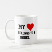Mug Mon Appartient à un Modèle (Gauche)