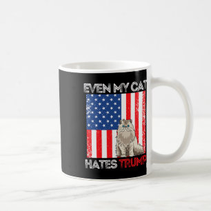 Mug Mon chat déteste Trump contre Trump American Flag