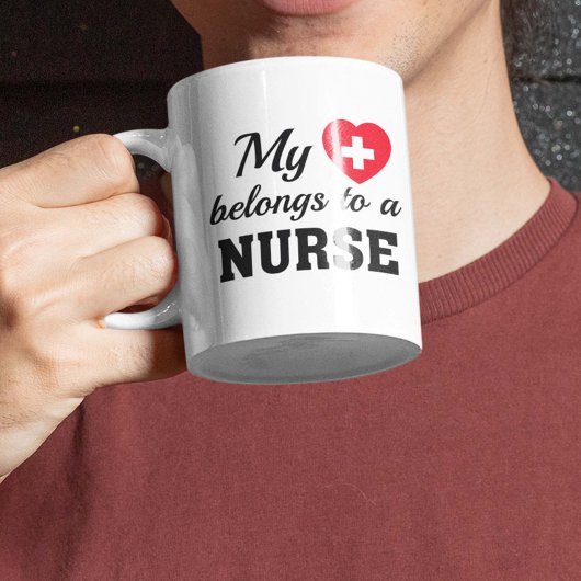 Mug Mon Coeur Appartient À Une Infirmière