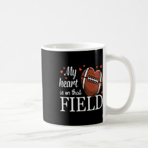 Mug Mon cœur est sur le terrain conception de football