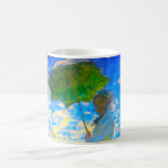 Mug Monet Woman avec un parasol<br><div class="desc">Une tasse à café familiale avec la femme de Claude Monet,  Camille,  tenant un parasol,  et leur fils,  Jean,  se baladent dans un champ verdoyant et vibrant soufflé par le vent pendant une journée d’été. Un grand cadeau Monet pour les amateurs d'impressionnisme et d'art français.</div>