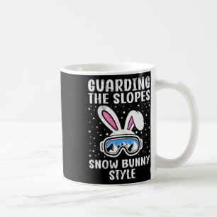 Mug Moniteur de ski gardant les pistes à la manière d'