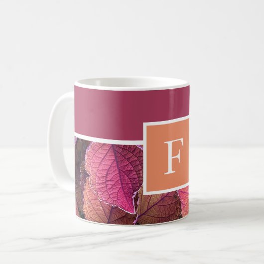 Mug Monogram burgundy pêche tonus chaud feuilles (Devant gauche)
