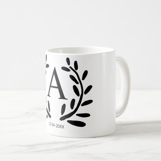 MUG MONOGRAM GROOMSMAN AJOUTER ANNÉE DATE NOM DONS (Devant droit)