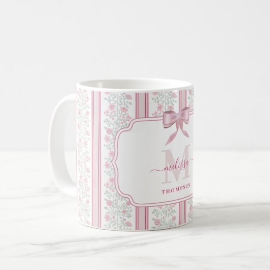 Mug Monogramme au nœud coquette floral rose vintage (Devant gauche)